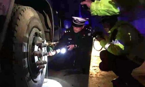 吃瓜遛弯看热闹,吃瓜遛弯，尽享人间烟火气