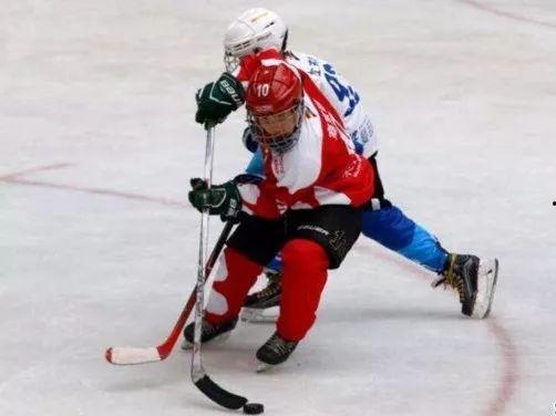 蜜瓜冰球应该怎么吃,夏日消暑新宠,轻松享受清凉美味